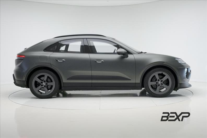 Porsche-MACAN-4