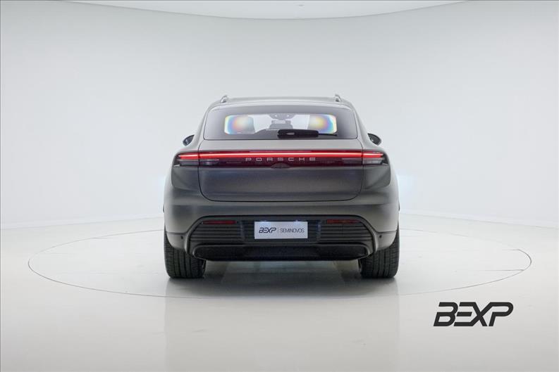 Porsche-MACAN-4