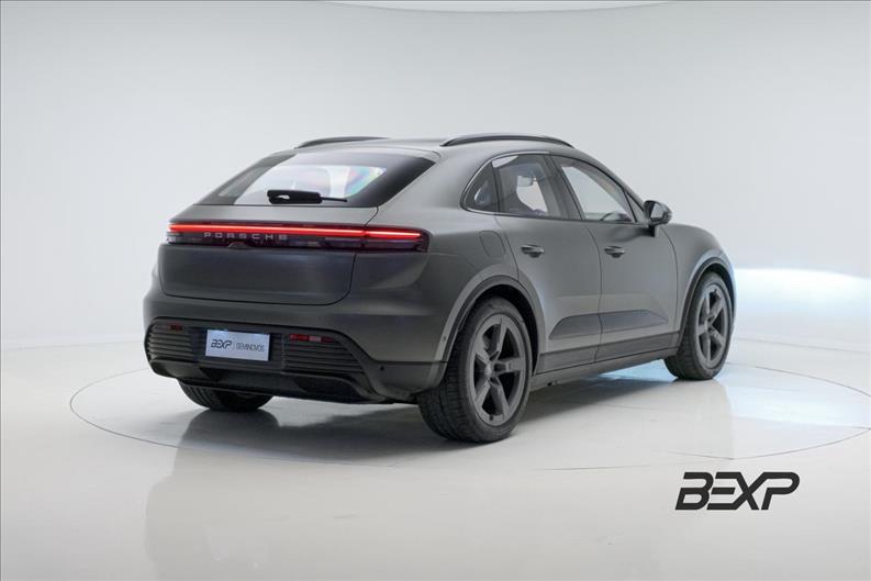 Porsche-MACAN-4