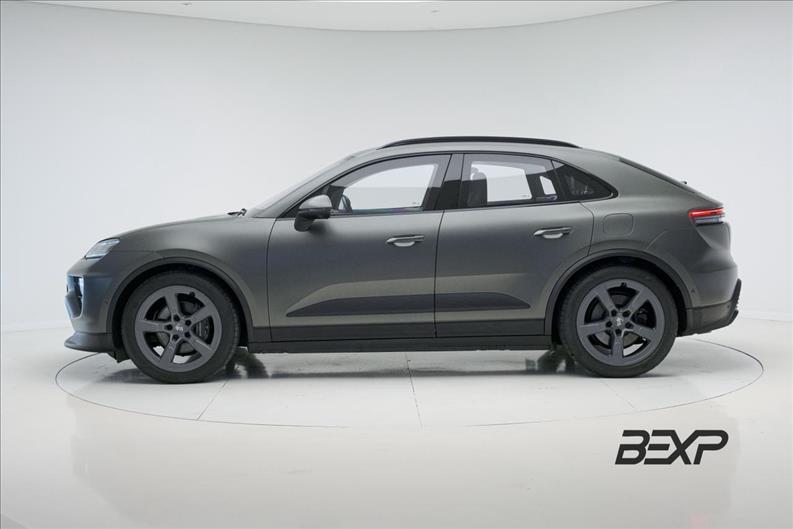 Porsche-MACAN-4