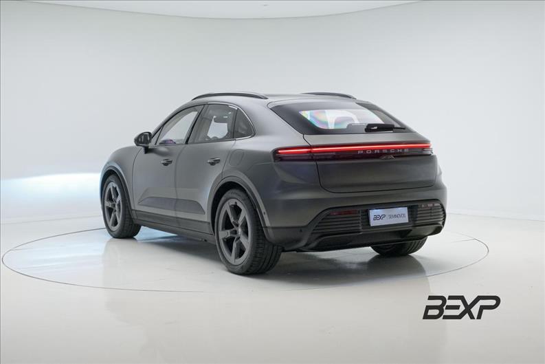 Porsche-MACAN-4