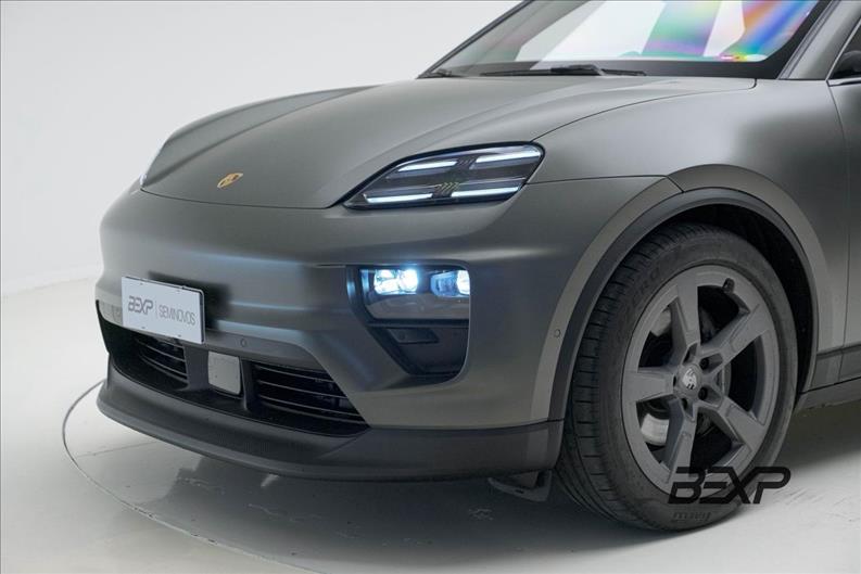 Porsche-MACAN-4