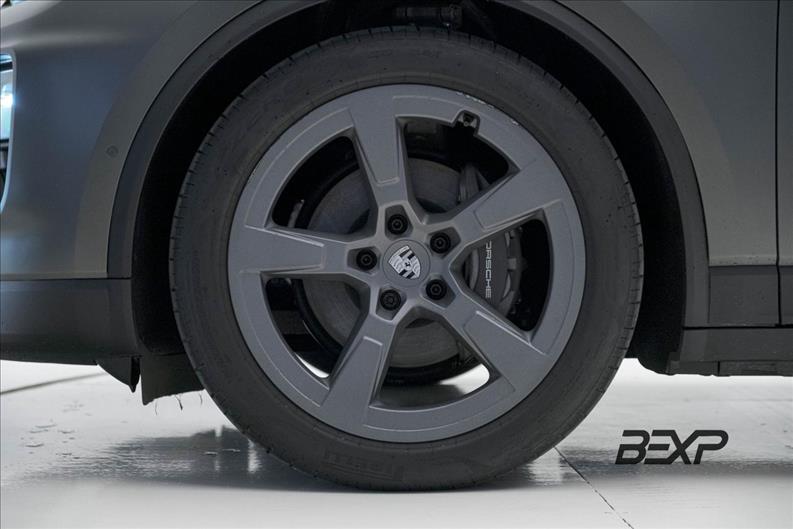 Porsche-MACAN-4