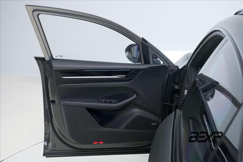 Porsche-MACAN-4