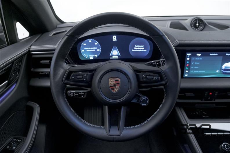 Porsche-MACAN-4
