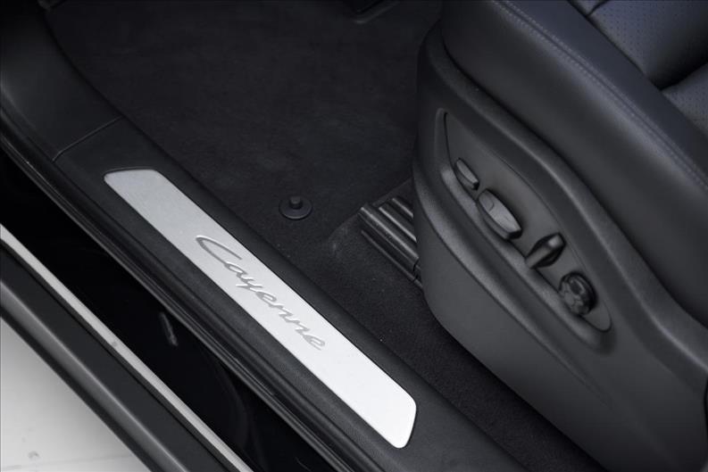 Porsche-CAYENNE-3.0 V6 E-hybrid AWD S