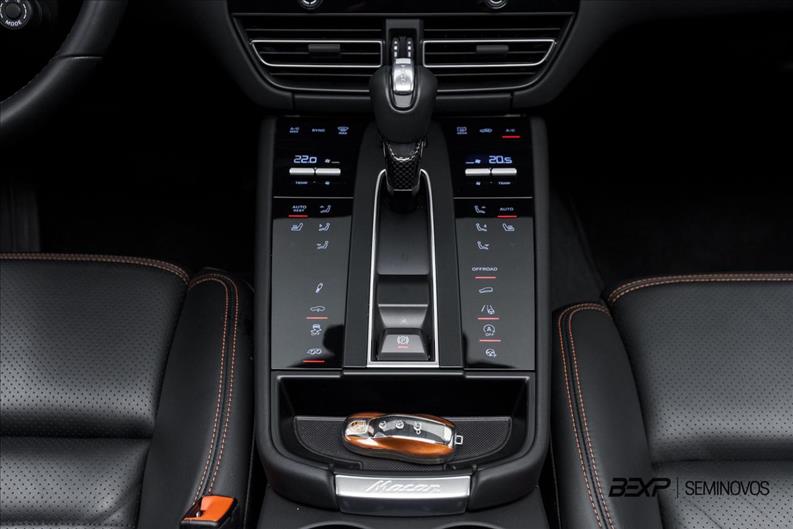 Porsche-MACAN-2.0 Turbo T