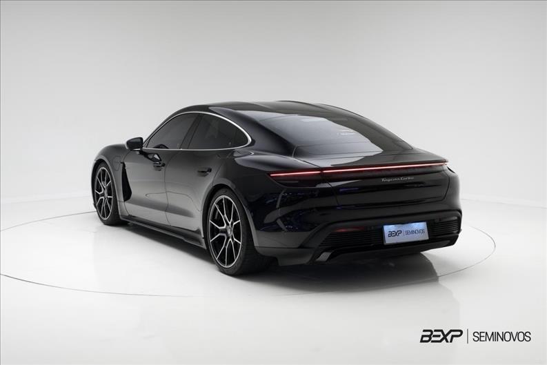 Porsche-TAYCAN-Turbo