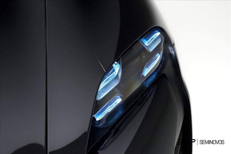 Porsche-TAYCAN-Turbo