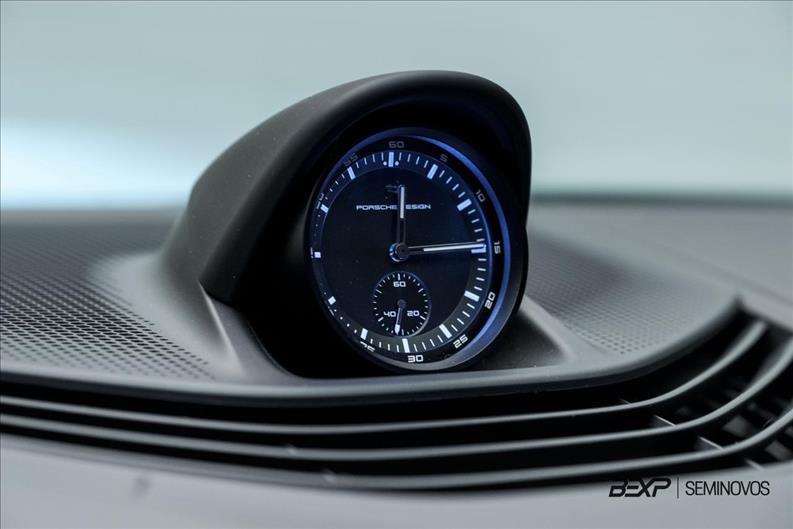 Porsche-TAYCAN-Turbo