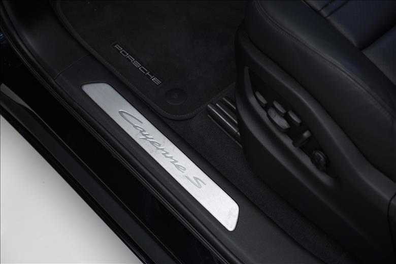 Porsche-CAYENNE-3.0 V6 S E-hybrid AWD S