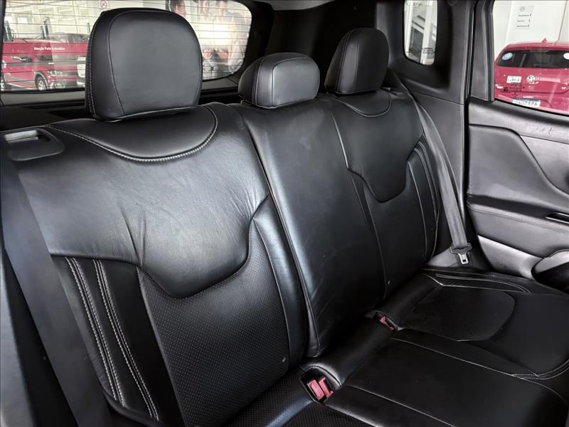  RENEGADE  1.8 16V Sport 7