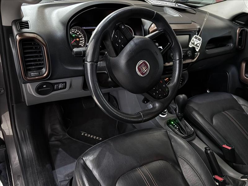  TORO  2.0 16V Turbo Volcano 4WD AT9 10