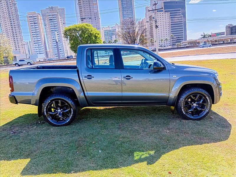 AMAROK 3.0 V6 TDI Highline Extreme CD 4motion AMAROK 3.0 V6 TDI Highline Extreme CD 4motion