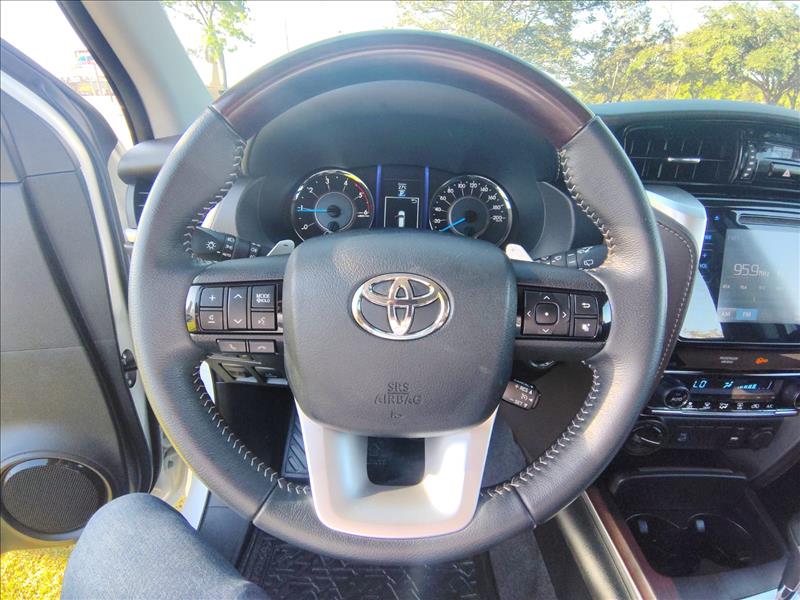  HILUX SW4  2.8 SRX 4X4 7 Lugares 16V Turbo Intercooler 9