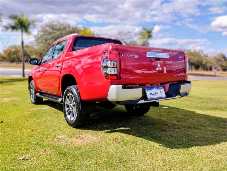  L200 TRITON  2.4 16V Turbo Sport Hpe-s CD 4X4 3