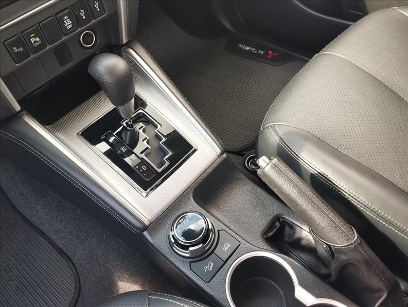  L200 TRITON  2.4 16V Turbo Sport Hpe-s CD 4X4 12