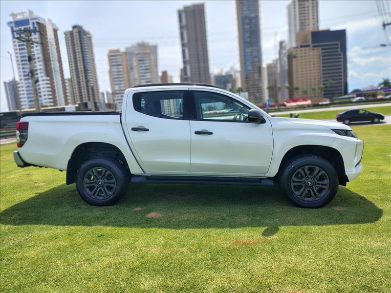  L200 TRITON  2.4 16V Turbo Sport Hpe-s CD 4X4 1
