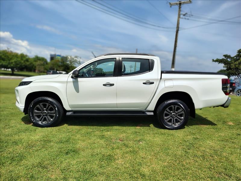  L200 TRITON  2.4 16V Turbo Sport Hpe-s CD 4X4 3