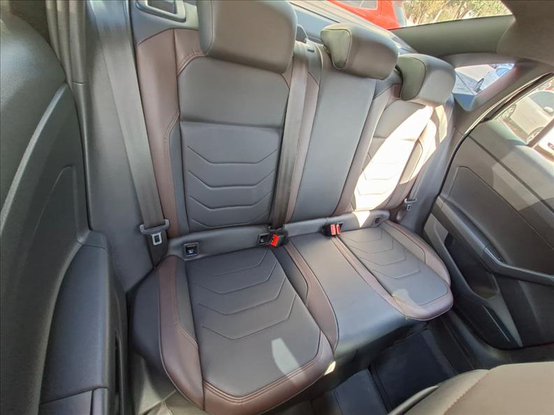  VIRTUS  1.0 200 TSI Highline 7