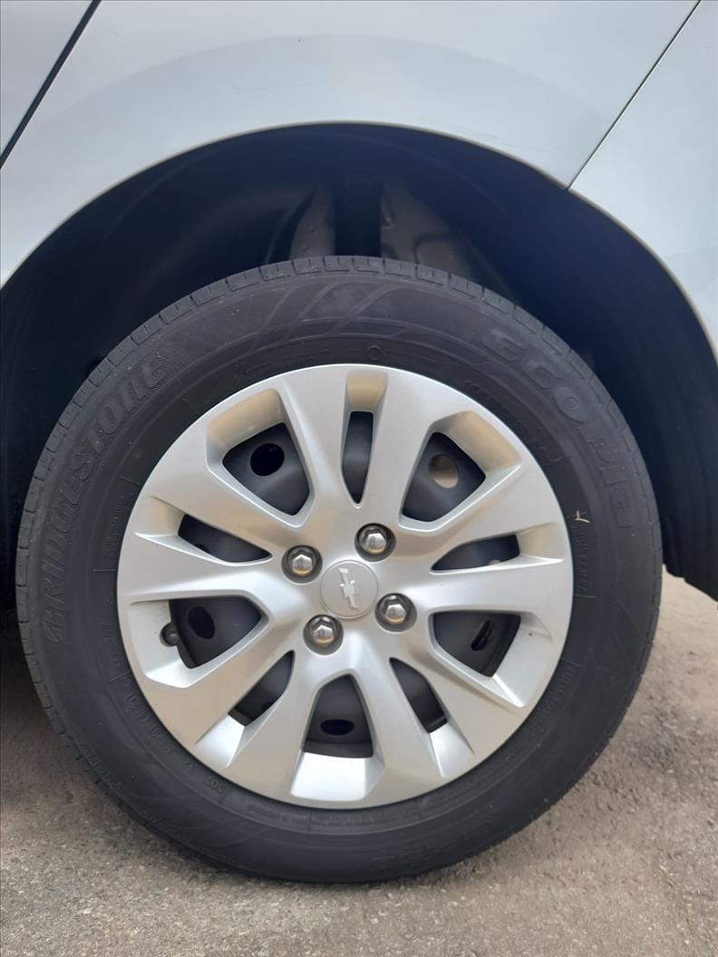  ONIX  1.0 LT 16