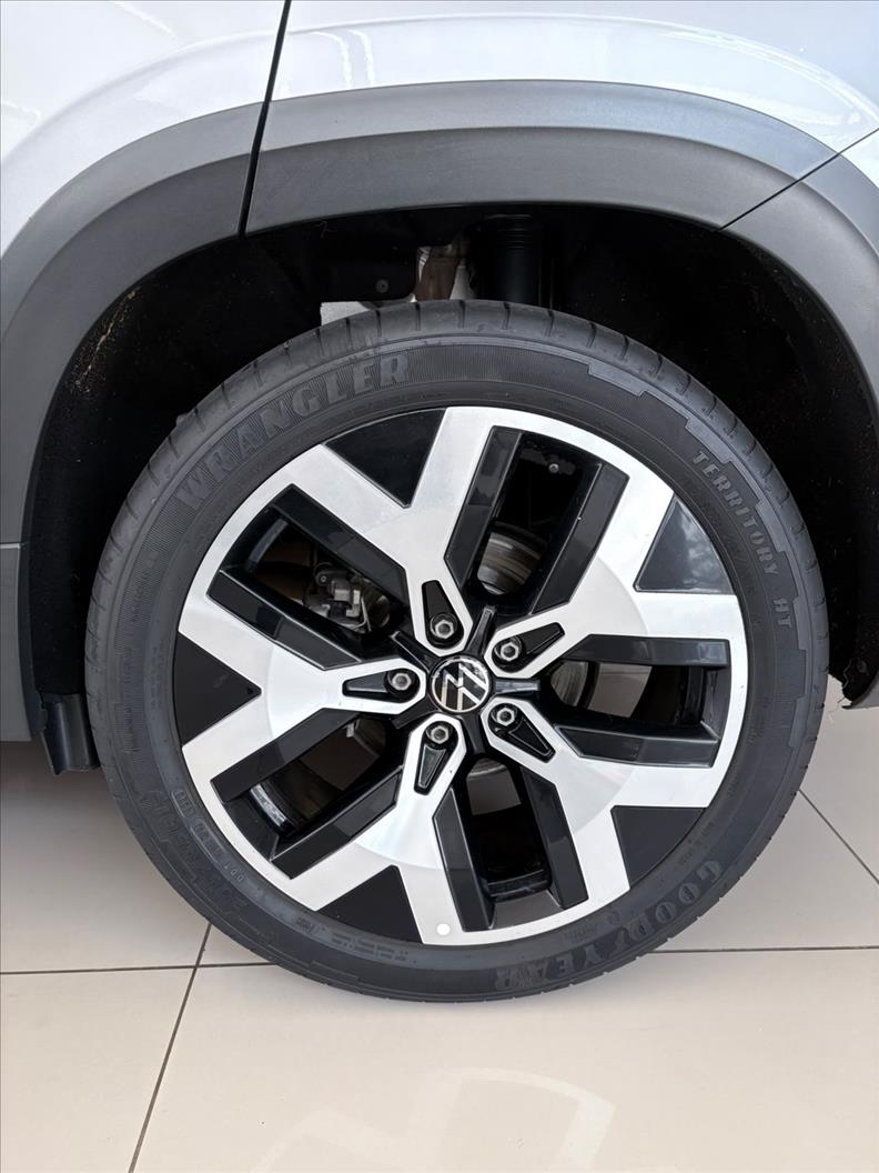  TAOS  1.4 250 TSI Highline 18