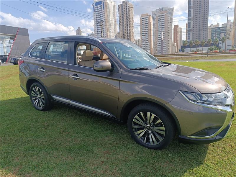  OUTLANDER  2.2 Mivec Di-d Hpe-s AWD 0