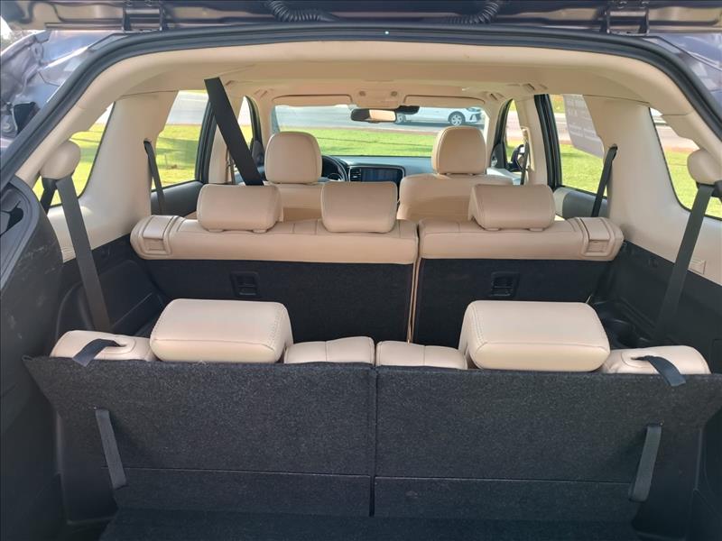  OUTLANDER  2.2 Mivec Di-d Hpe-s AWD 6