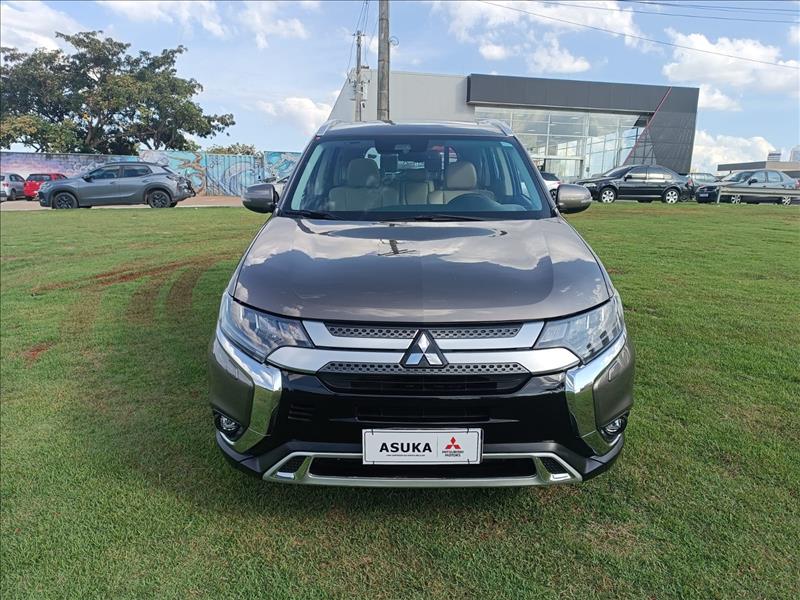 OUTLANDER  2.2 Mivec Di-d Hpe-s AWD 1