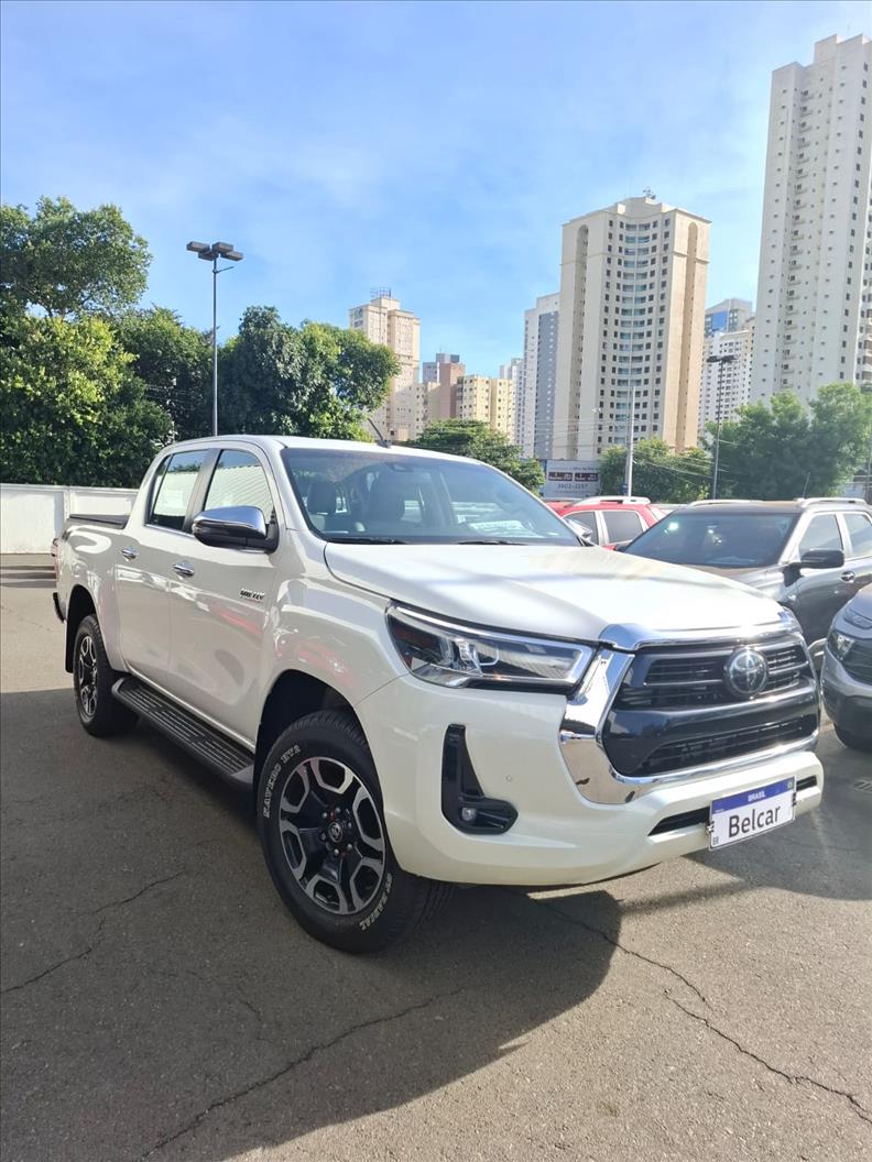 HILUX 2.8 D-4d Turbo CD SRX 4X4 HILUX 2.8 D-4d Turbo CD SRX 4X4