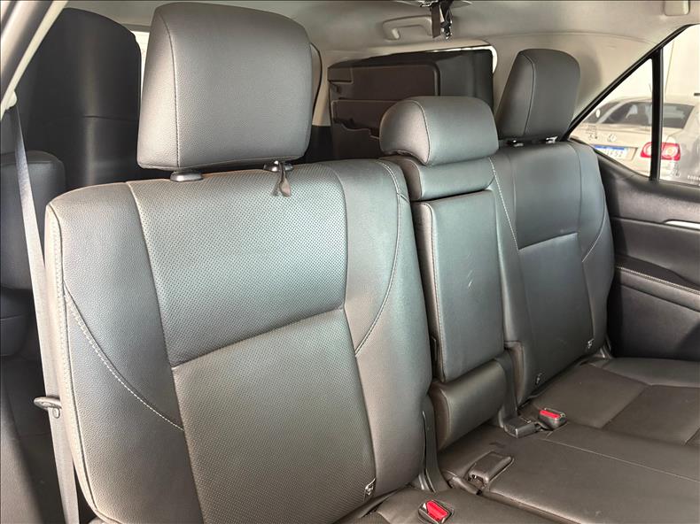  HILUX SW4  2.8 D-4d Turbo SRX 7L 4X4 