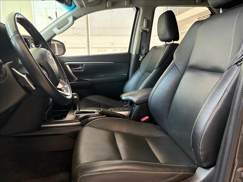  HILUX SW4  2.8 D-4d Turbo SRX 7L 4X4 