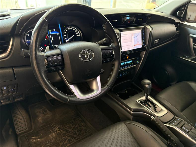  HILUX SW4  2.8 D-4d Turbo SRX 7L 4X4 