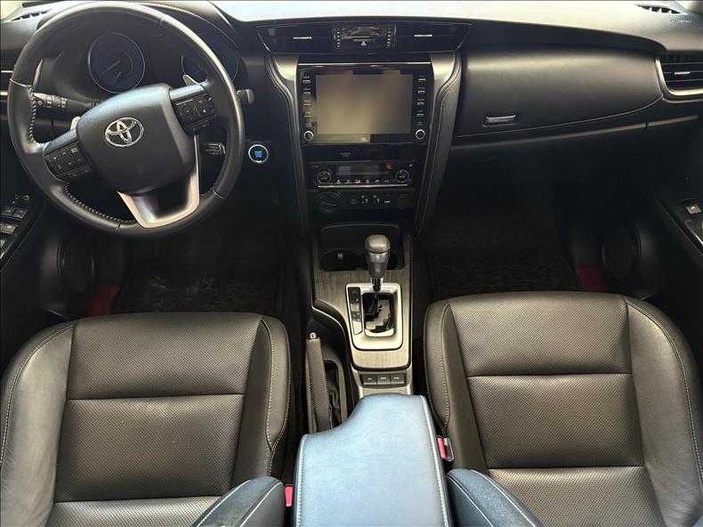  HILUX SW4  2.8 D-4d Turbo SRX 7L 4X4 