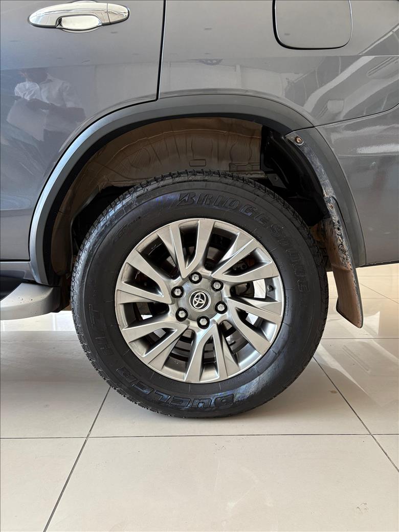  HILUX SW4  2.8 D-4d Turbo SRX 7L 4X4 