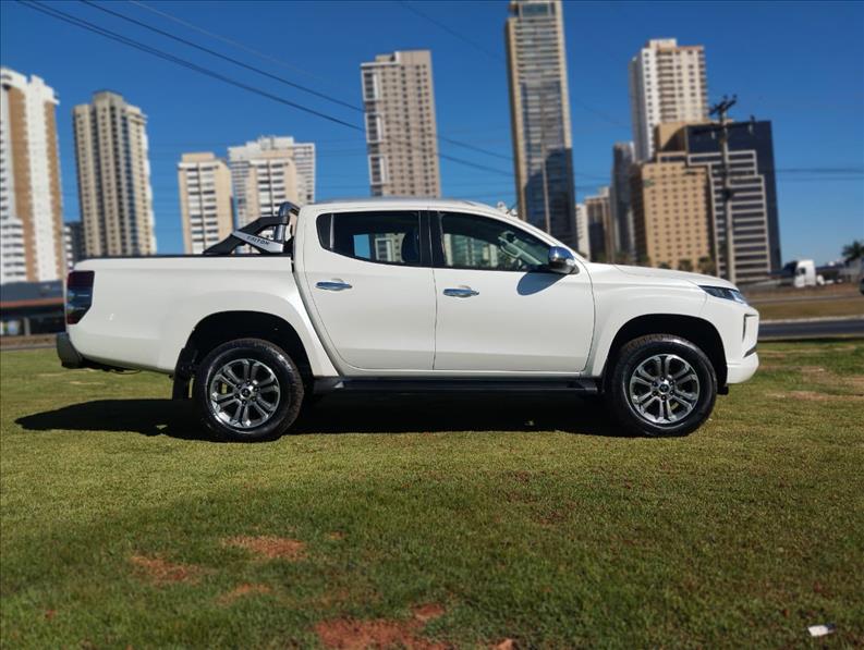 L200 TRITON  2.4 16V Turbo Sport Hpe-s CD 4X4 1