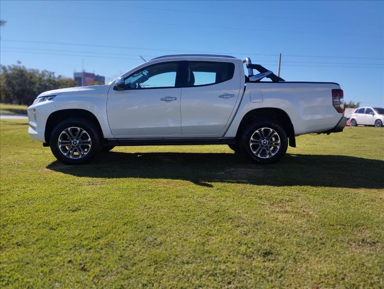  L200 TRITON  2.4 16V Turbo Sport Hpe-s CD 4X4 3