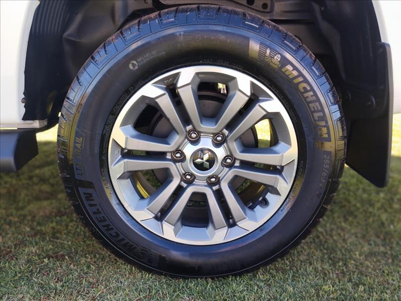  L200 TRITON  2.4 16V Turbo Sport Hpe-s CD 4X4 15