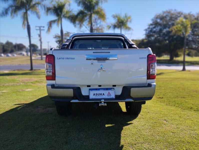  L200 TRITON  2.4 16V Turbo Sport Hpe-s CD 4X4 2