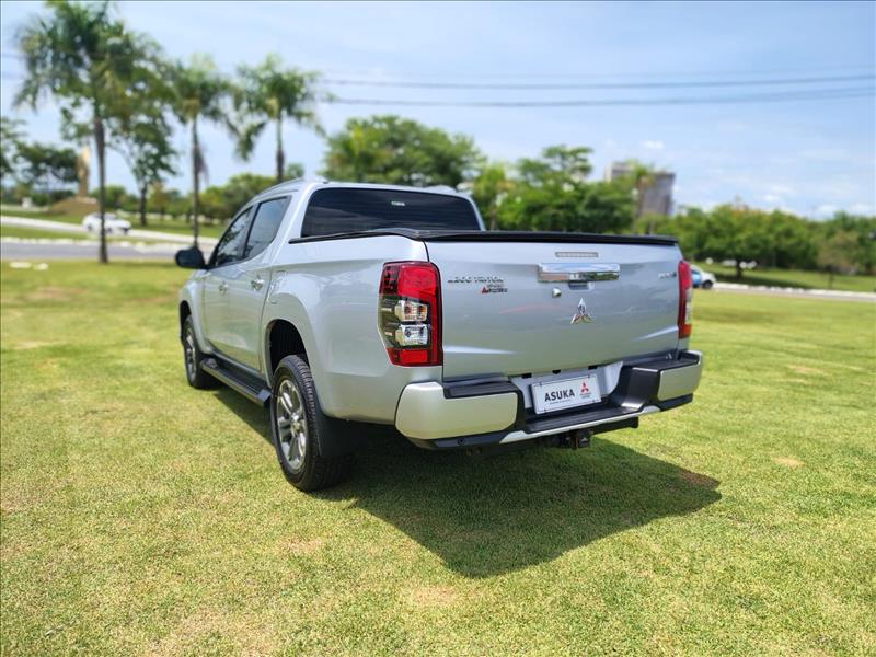  L200 TRITON  2.4 16V Turbo Sport Hpe-s CD 4X4 4