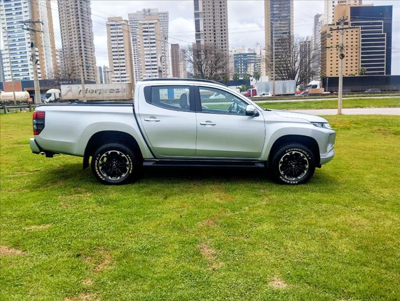  L200 TRITON  2.4 16V Turbo Sport HPE CD 4X4 1
