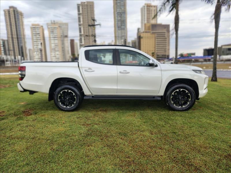  L200 TRITON  2.4 16V Turbo Sport HPE CD 4X4 1