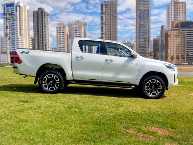  HILUX  2.8 D-4d Turbo CD SRX 4X4 1