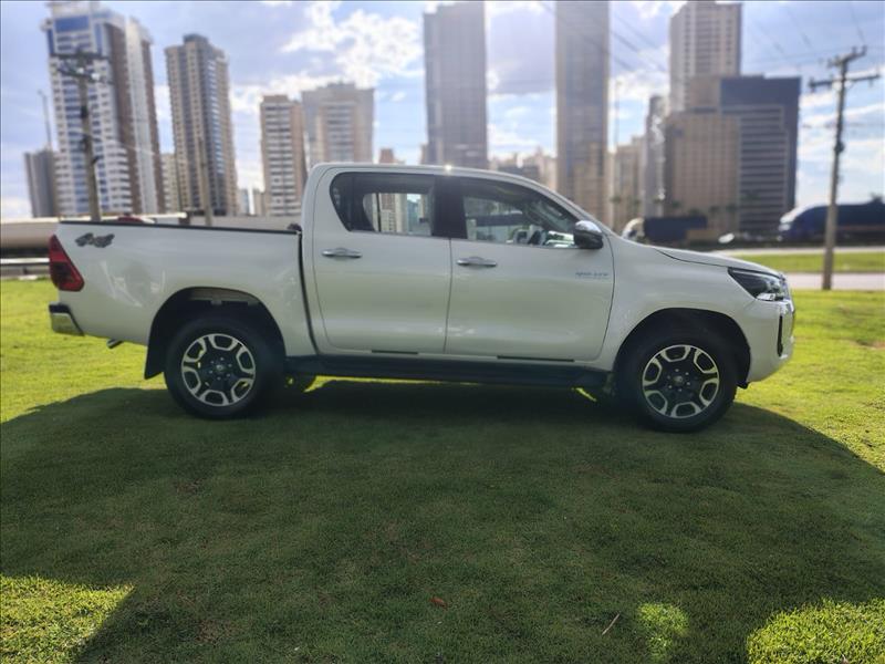  HILUX  2.8 D-4d Turbo CD SRX 4X4 1