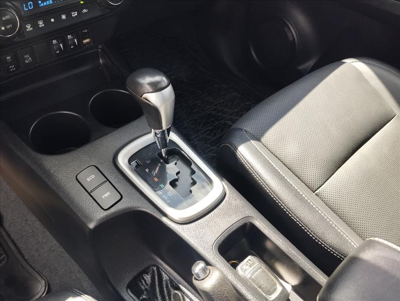  HILUX  2.8 D-4d Turbo CD SRX 4X4 11