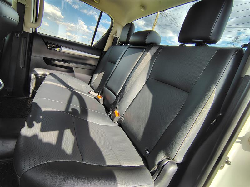  HILUX  2.8 D-4d Turbo CD SRX 4X4 7