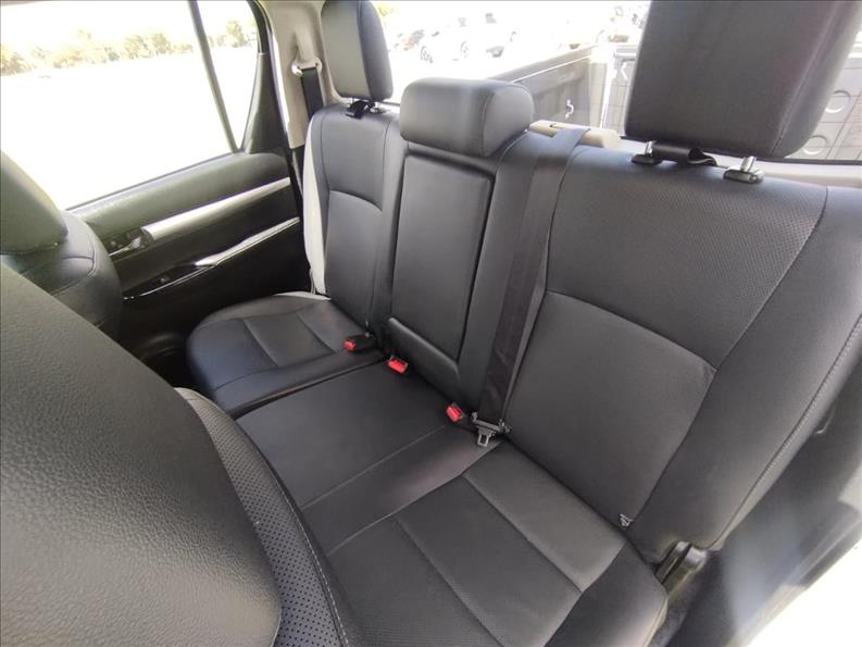  HILUX  2.8 D-4d Turbo CD SRX 4X4 7