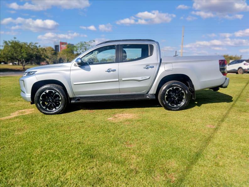  L200 TRITON  2.4 16V Turbo Sport HPE CD 4X4 3