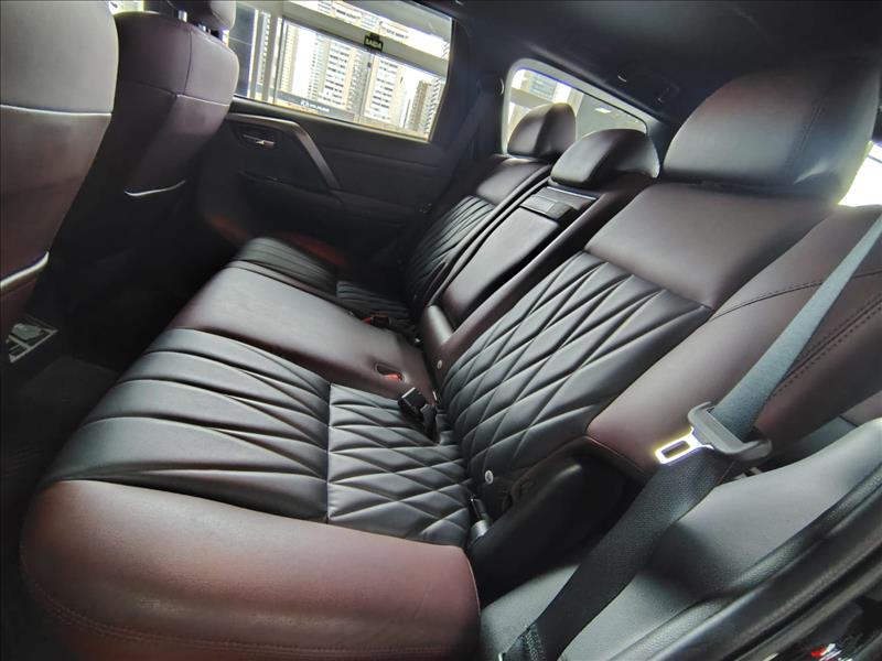  PAJERO SPORT  2.4 16V Mivec Turbo Legend Black AWD 7