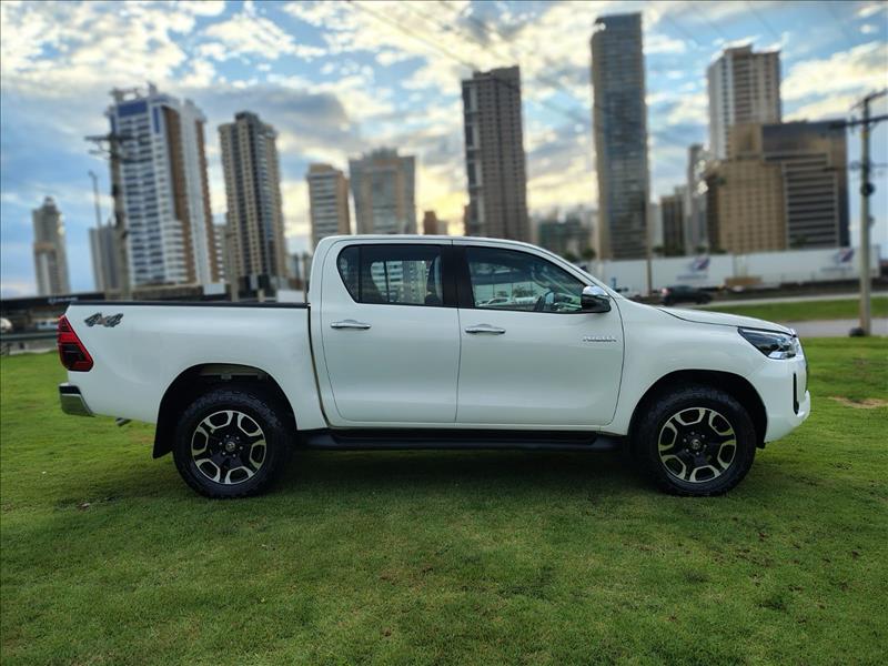  HILUX  2.8 D-4d Turbo CD SRV 4X4 1